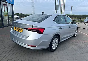 Used 2021 Skoda Octavia Se Technology Brilliant Silver - Interior and Exterior details 6