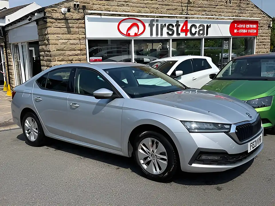 Used 2021 Skoda Octavia Se Technology Silver - Front View