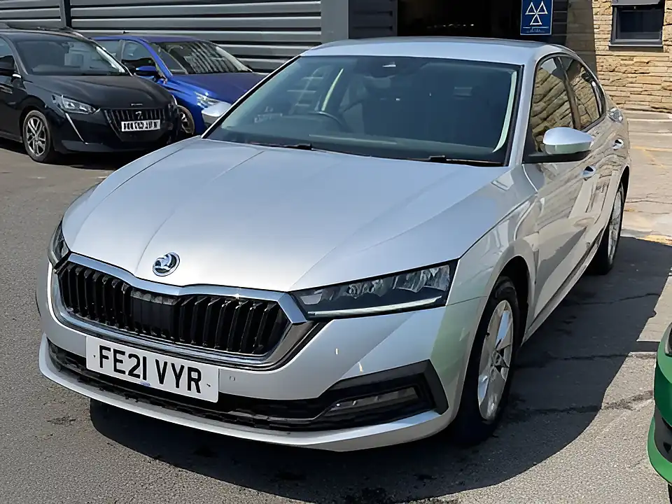 Used 2021 Skoda Octavia Se Technology Silver - Interior and Exterior details 3