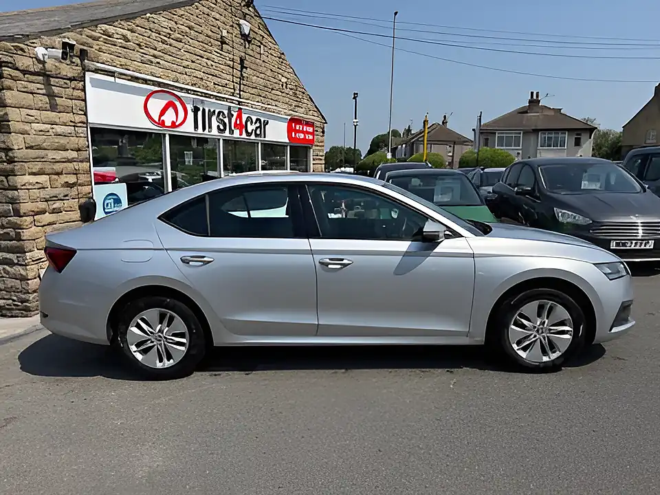 Used 2021 Skoda Octavia Se Technology Silver - Interior and Exterior details 6