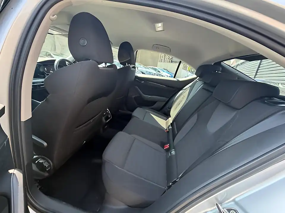 Used 2021 Skoda Octavia Se Technology Silver - Interior and Exterior details 9