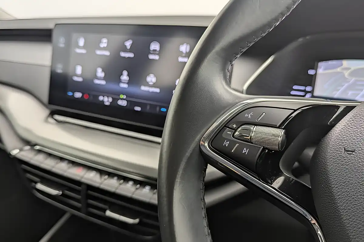 Used 2021 Skoda Octavia Se Technology White - Interior and Exterior details 13