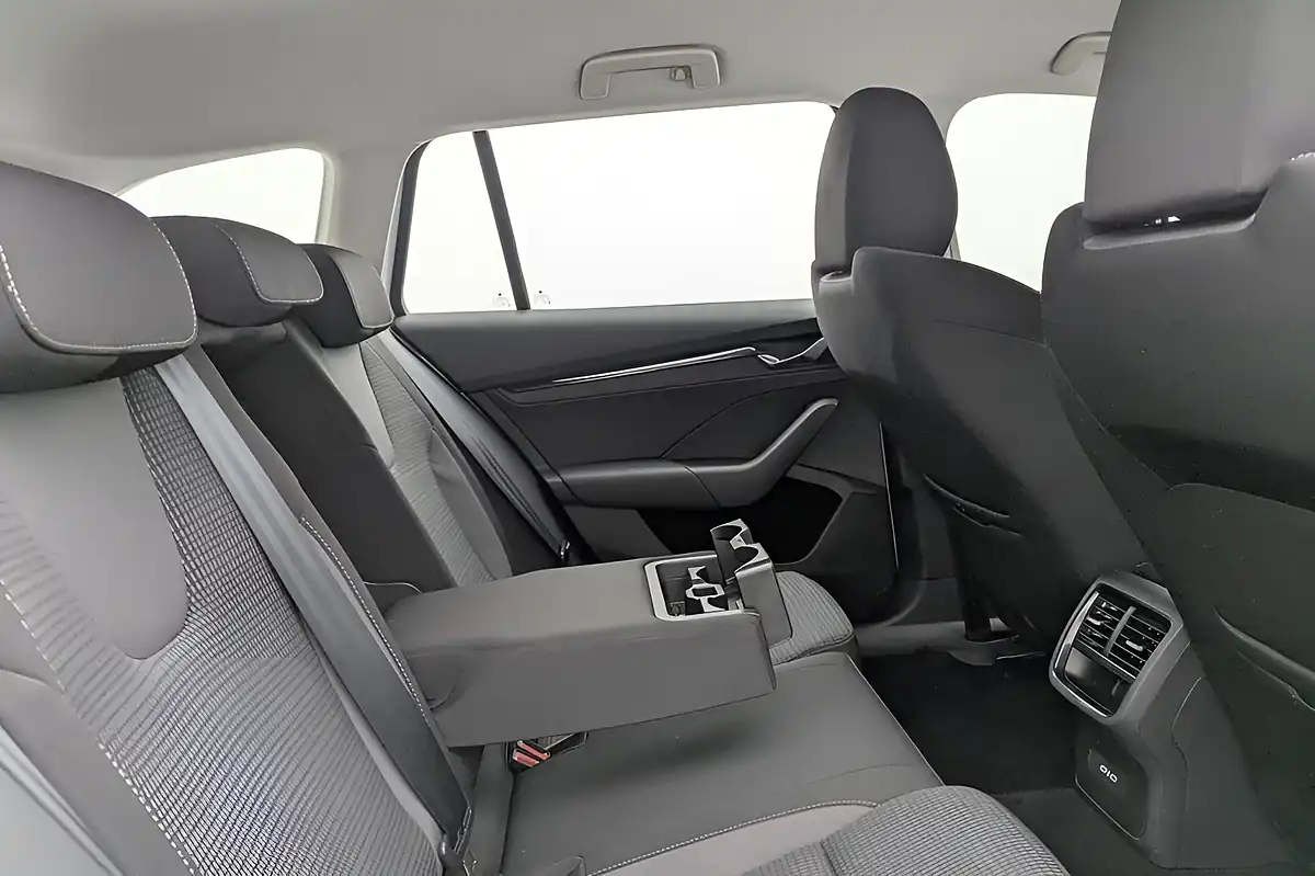 Used 2021 Skoda Octavia Se Technology White - Interior and Exterior details 15