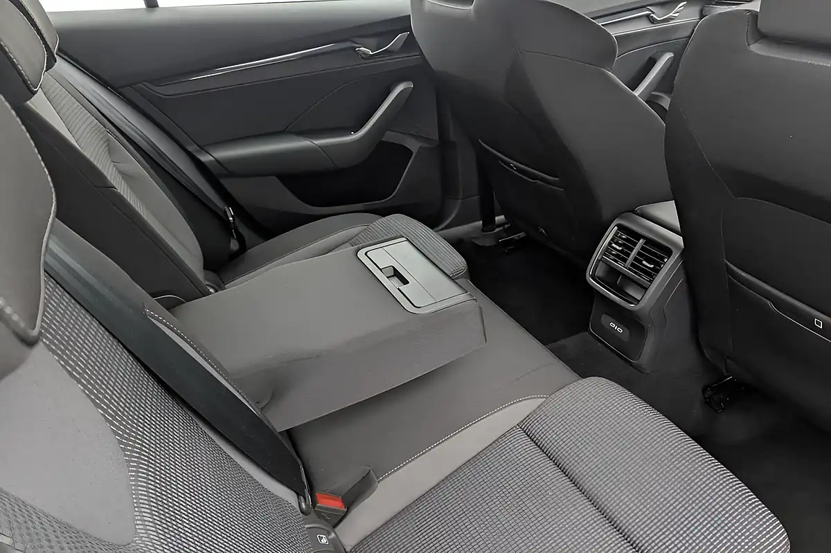 Used 2021 Skoda Octavia Se Technology White - Interior and Exterior details 17