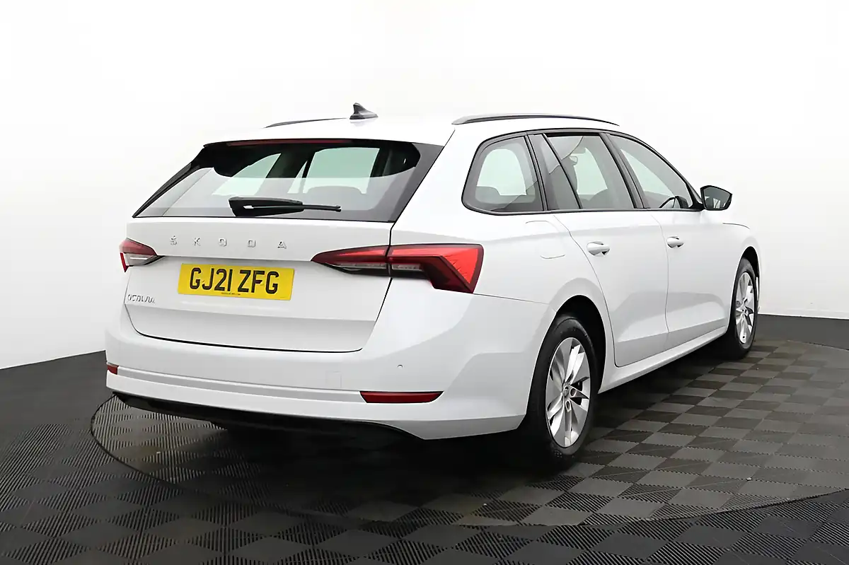 Used 2021 Skoda Octavia Se Technology White - Interior and Exterior details 4