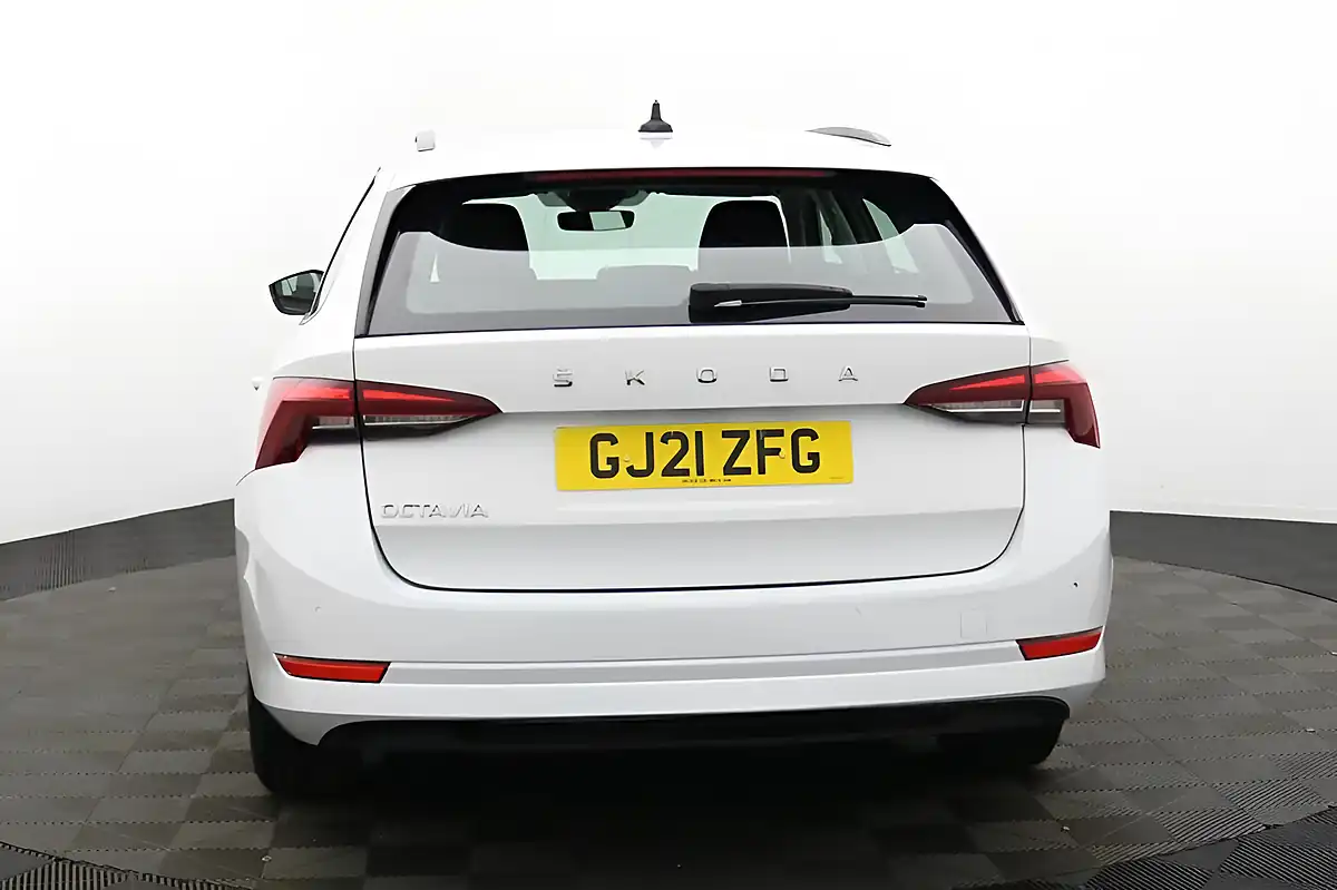 Used 2021 Skoda Octavia Se Technology White - Interior and Exterior details 5