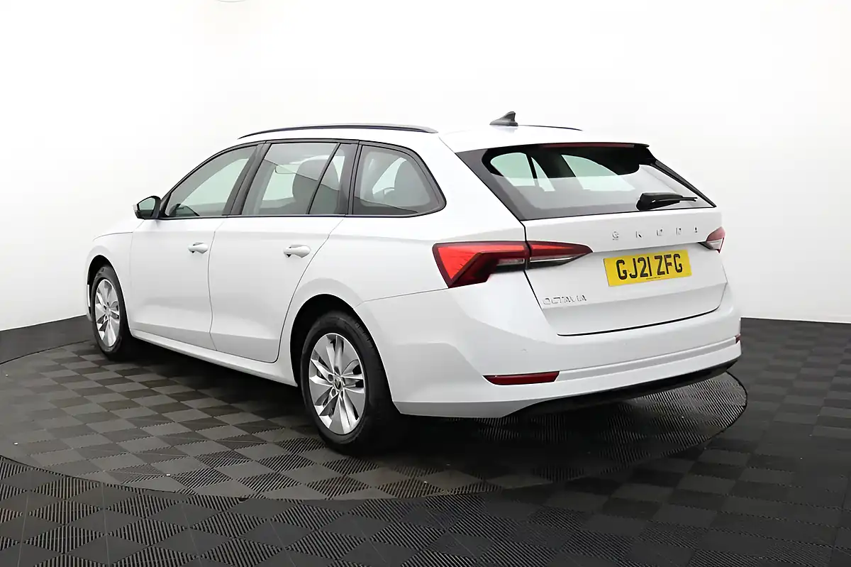 Used 2021 Skoda Octavia Se Technology White - Interior and Exterior details 6