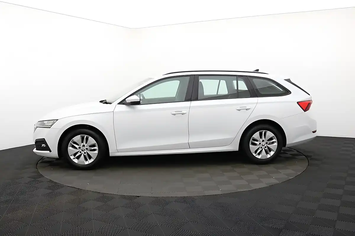 Used 2021 Skoda Octavia Se Technology White - Interior and Exterior details 7