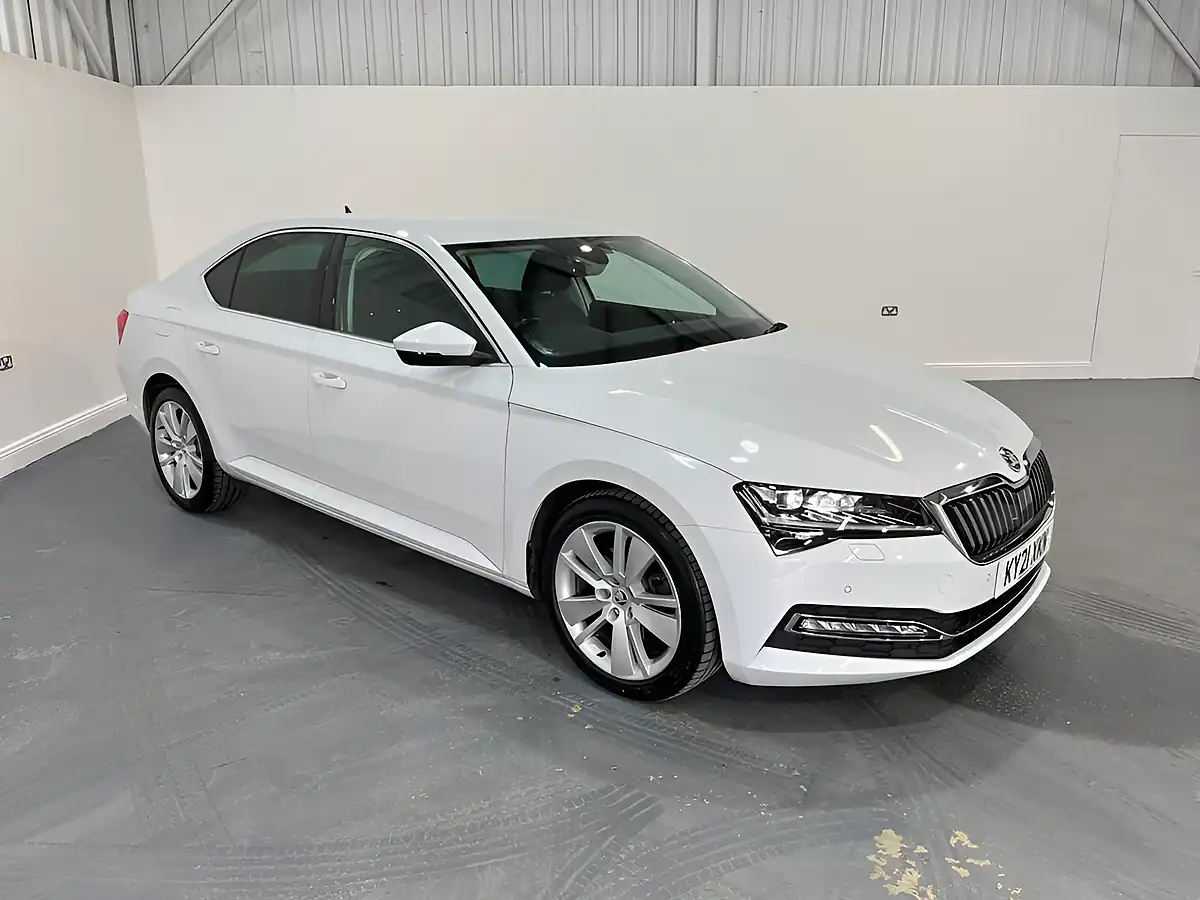 Used 2021 Skoda Superb Se L White - Front View