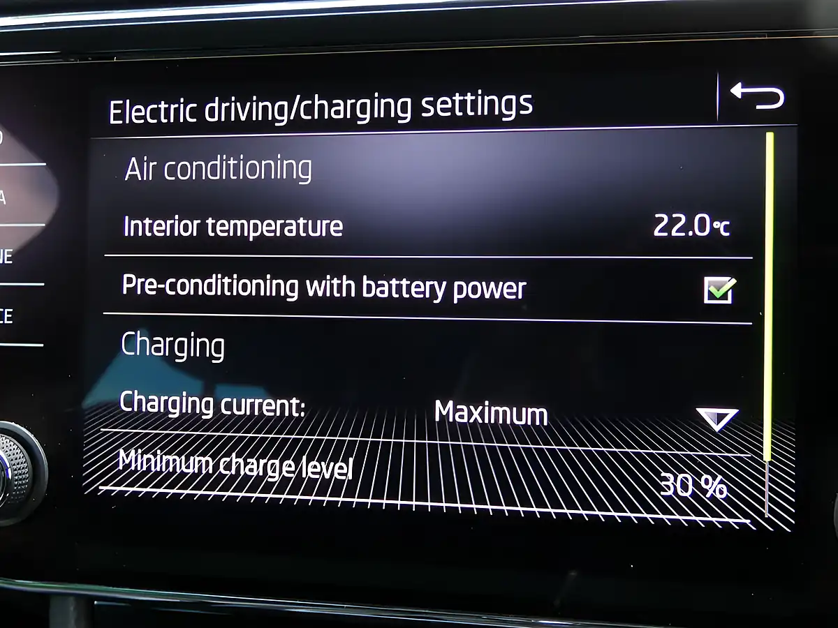 Used 2021 Skoda Superb Se Technology Energy Blue - Interior and Exterior details 17