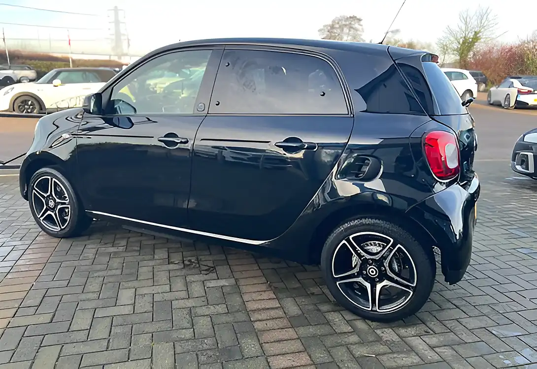 Used 2021 Smart Forfour Premium Black/Black - Interior and Exterior details 13