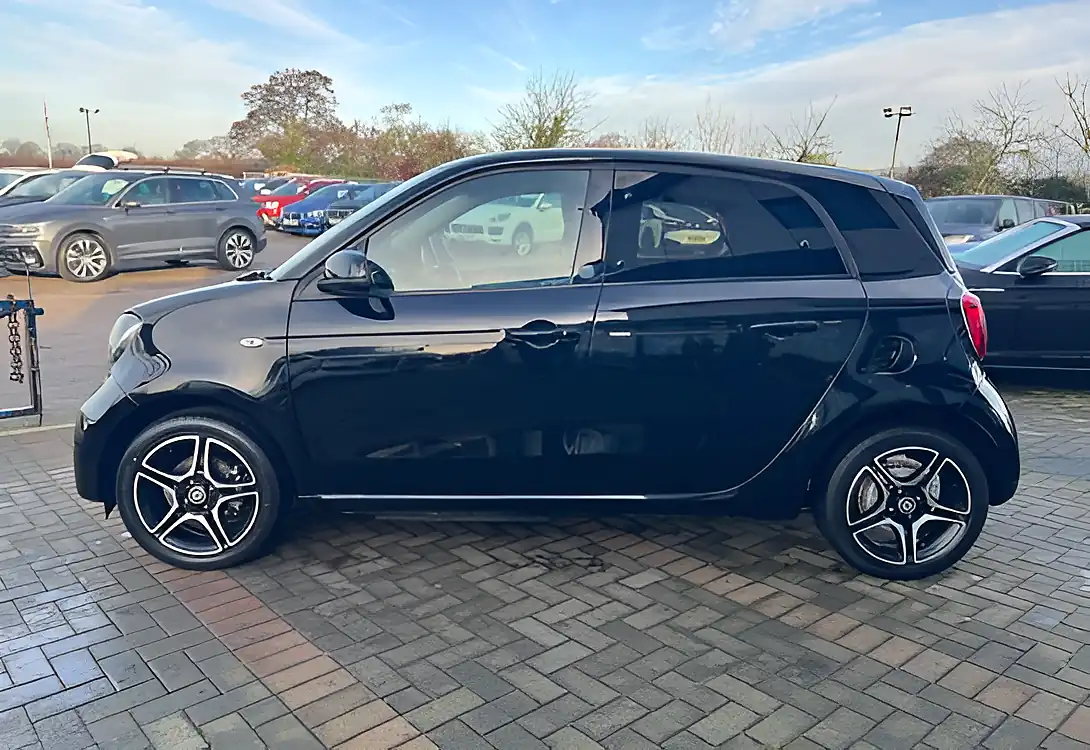 Used 2021 Smart Forfour Premium Black/Black - Interior and Exterior details 14