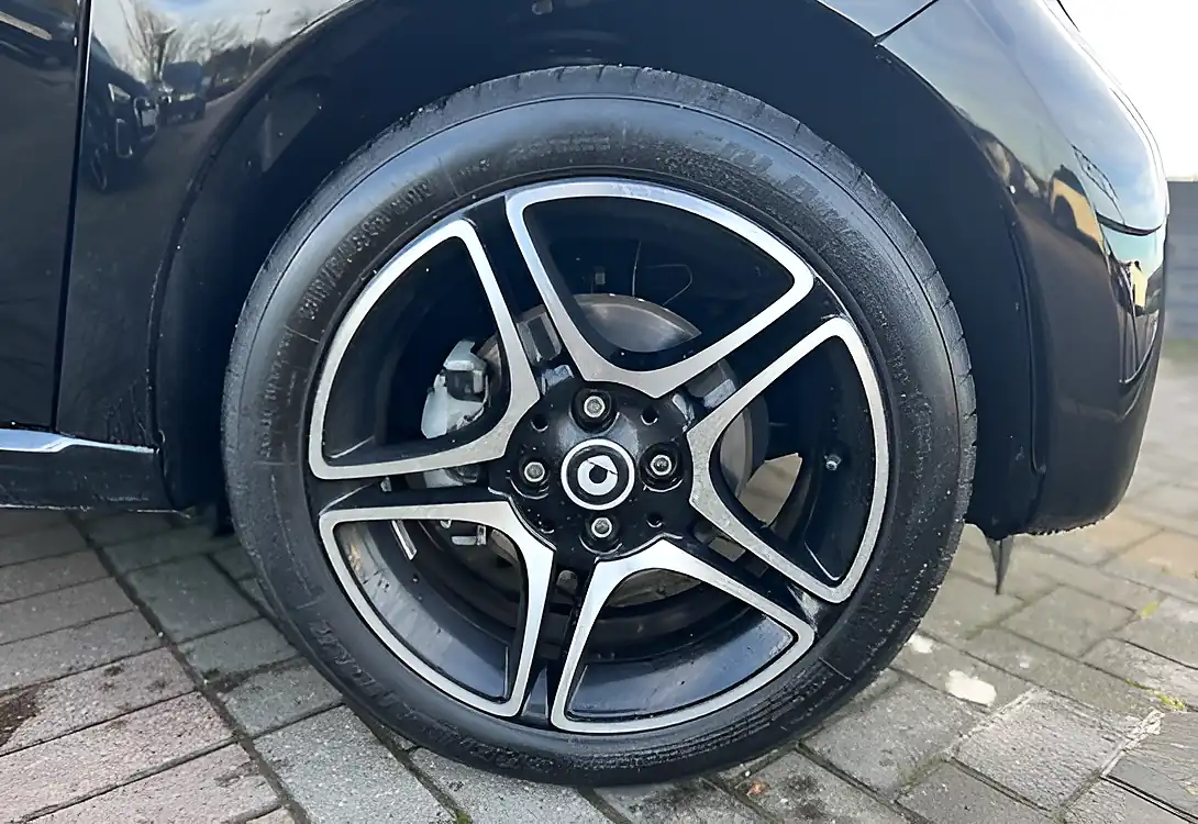 Used 2021 Smart Forfour Premium Black/Black - Interior and Exterior details 17