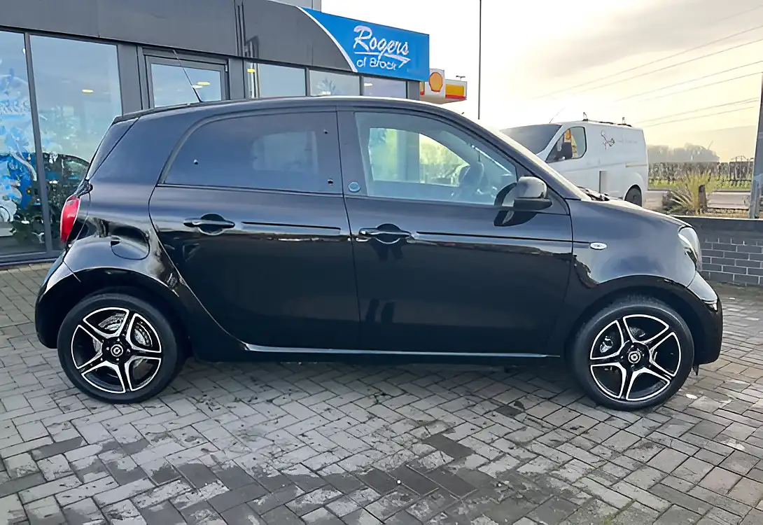 Used 2021 Smart Forfour Premium Black/Black - Interior and Exterior details 10