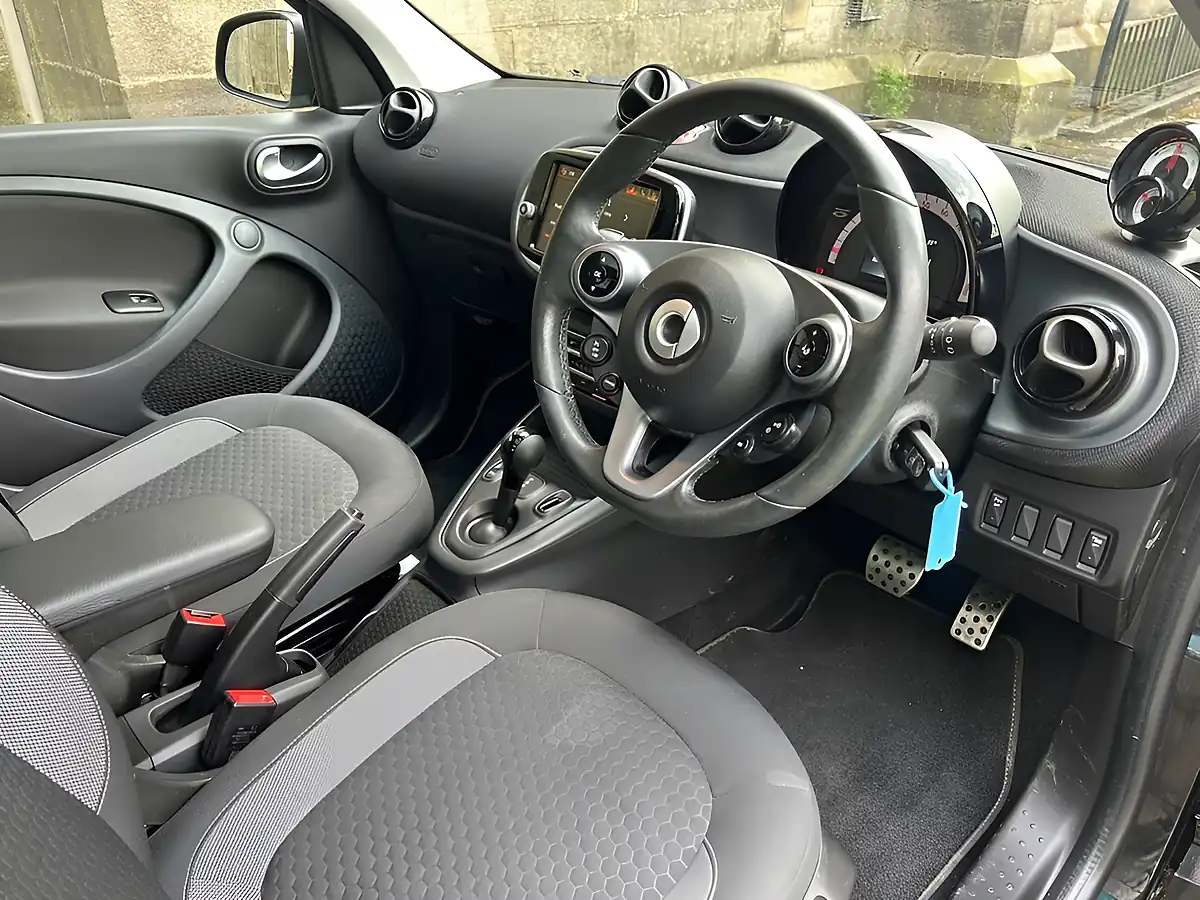 Used 2021 Smart Forfour Premium Black - Interior and Exterior details 13