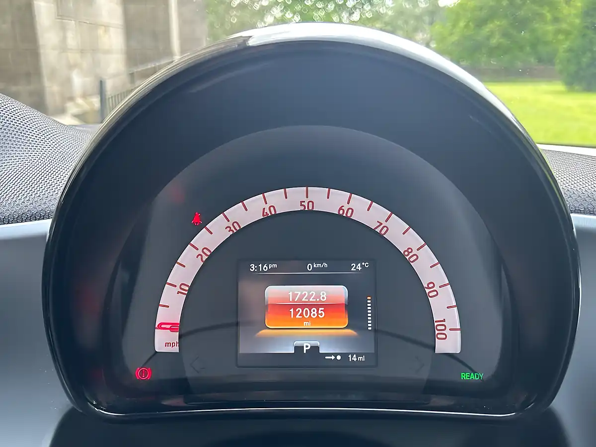 Used 2021 Smart Forfour Premium Black - Interior and Exterior details 16
