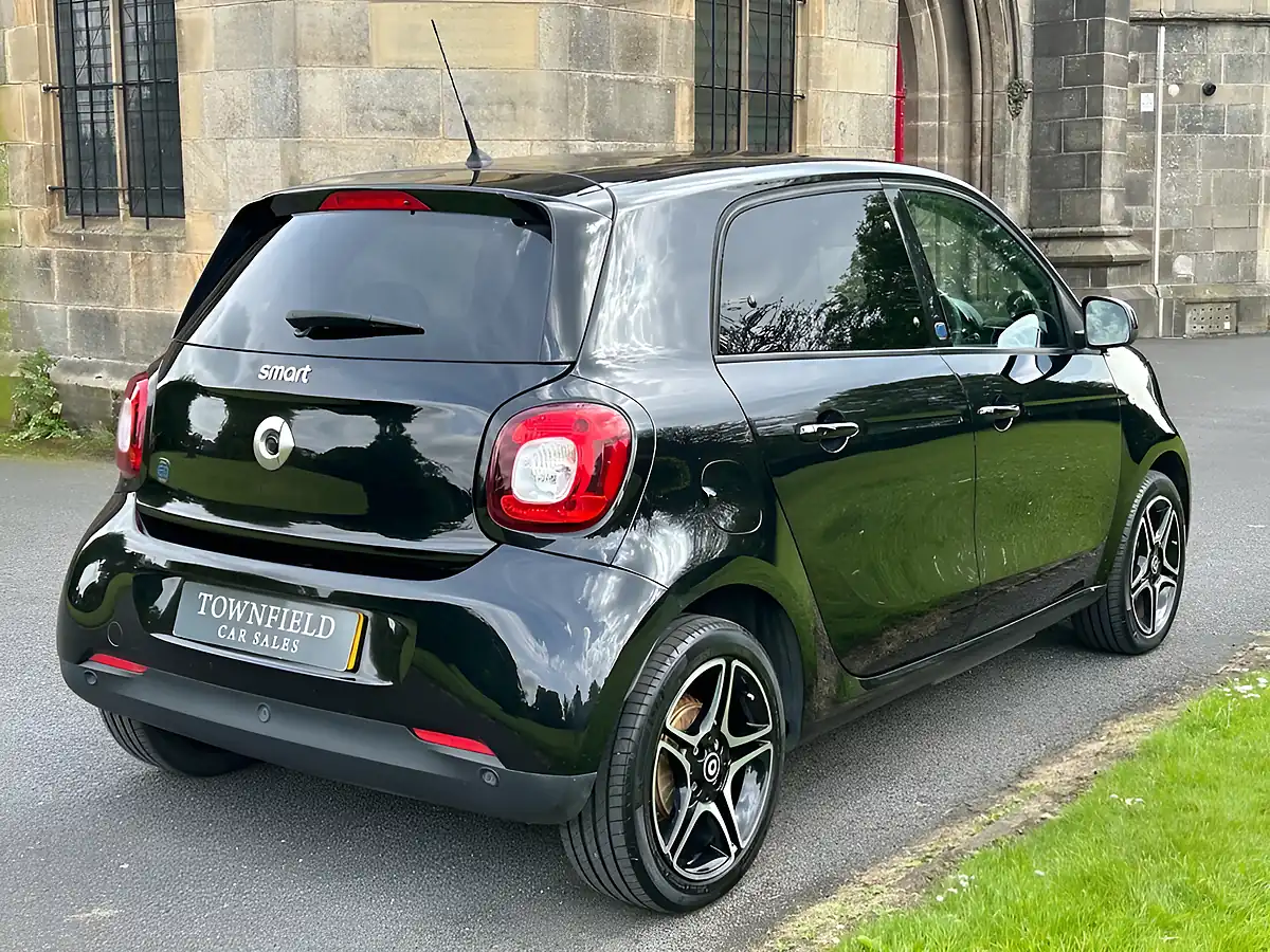Used 2021 Smart Forfour Premium Black - Interior and Exterior details 4