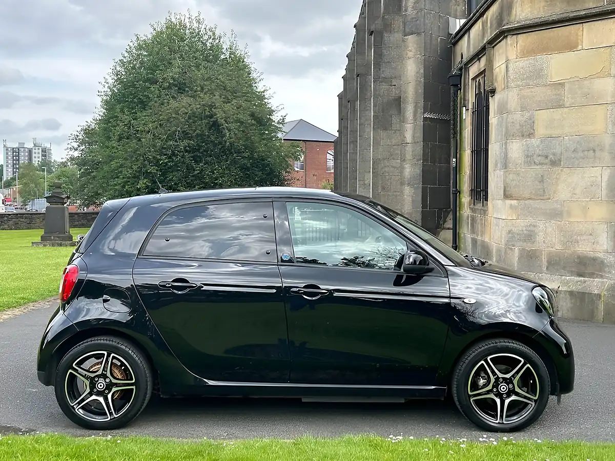 Used 2021 Smart Forfour Premium Black - Interior and Exterior details 5