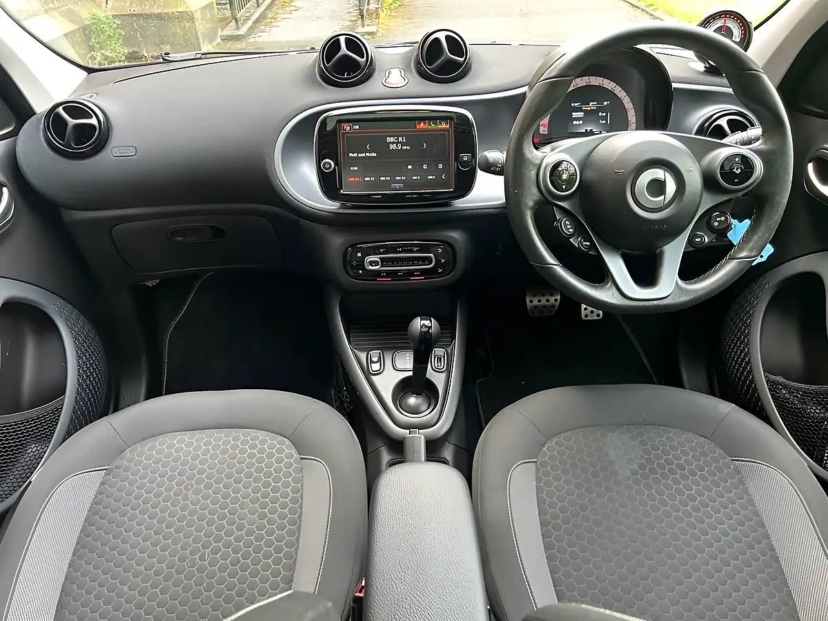 Used 2021 Smart Forfour Premium Black - Interior and Exterior details 6