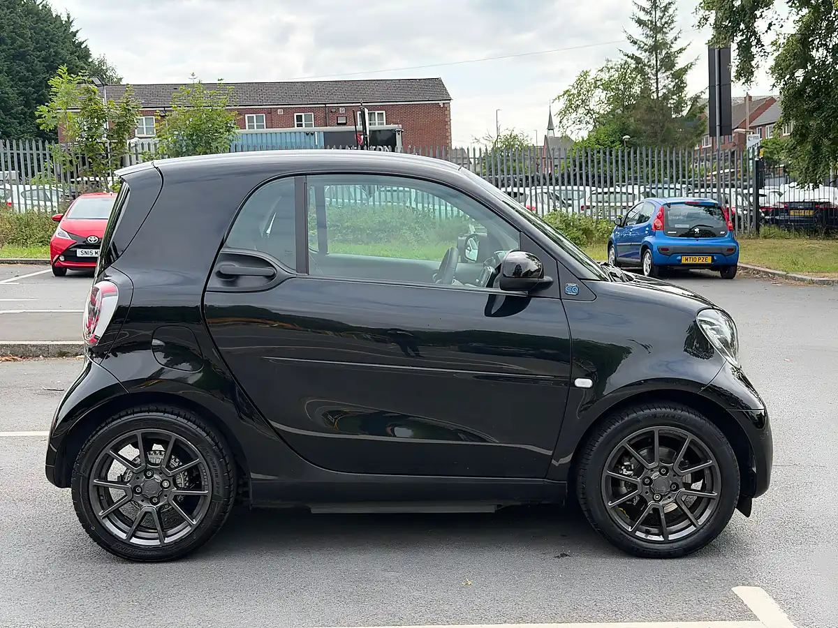 Used 2021 Smart Fortwo Brabus Line Black - Interior and Exterior details 8