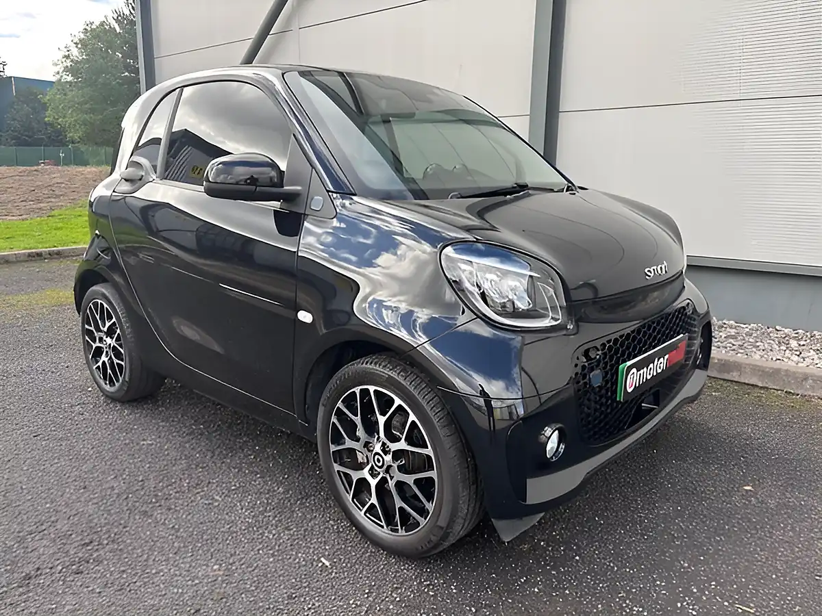 Used 2021 Smart Fortwo Exclusive Black - Front View