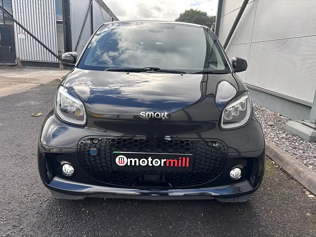 Used 2021 Smart Fortwo Exclusive Black - Interior and Exterior details 11
