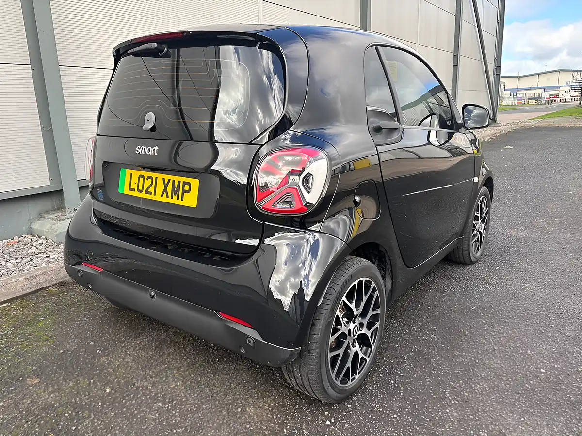 Used 2021 Smart Fortwo Exclusive Black - Interior and Exterior details 13