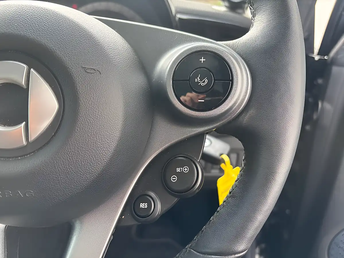 Used 2021 Smart Fortwo Exclusive Black - Interior and Exterior details 16