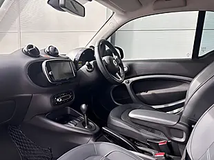 Used 2021 Smart Fortwo Exclusive Black - Interior and Exterior details 18