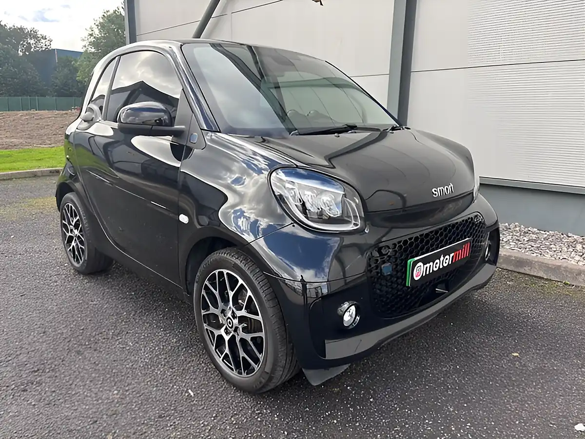 Used 2021 Smart Fortwo Exclusive Black - Interior and Exterior details 2