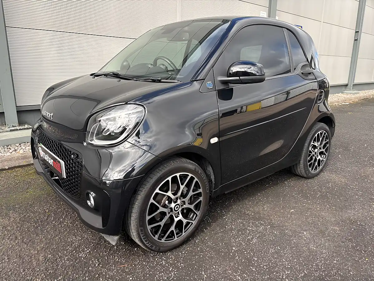Used 2021 Smart Fortwo Exclusive Black - Interior and Exterior details 4