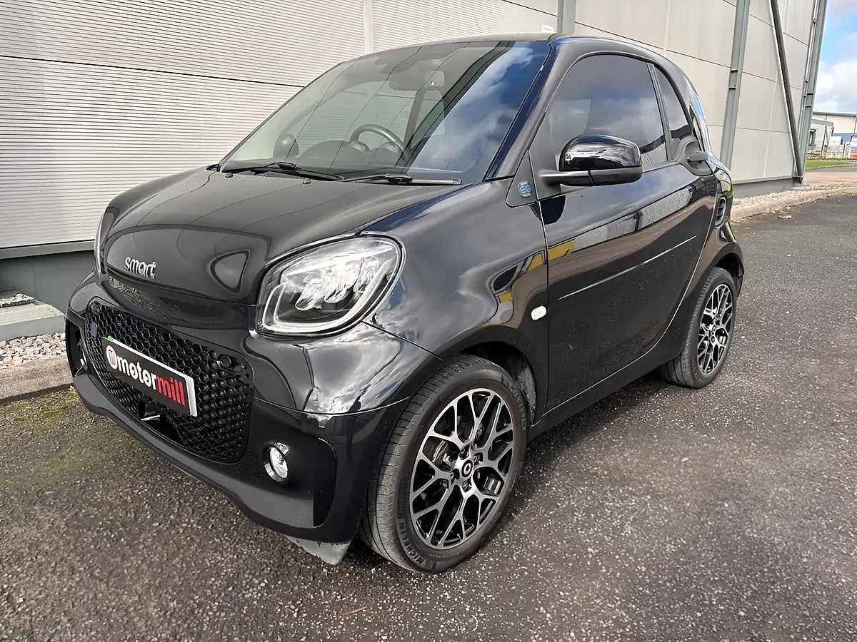 Used 2021 Smart Fortwo Exclusive Black - Interior and Exterior details 5