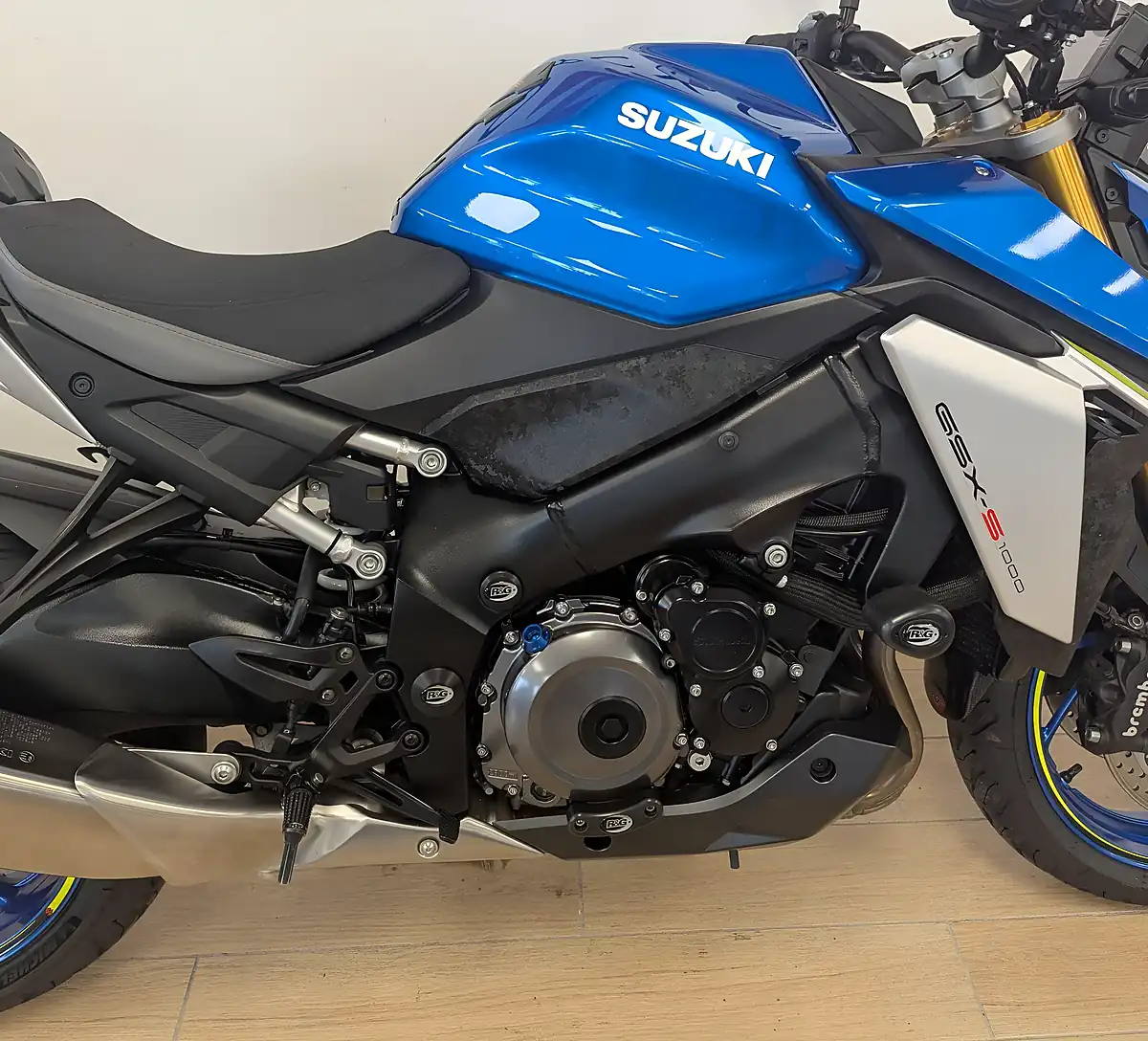 Used 2021 Suzuki GSX-S1000 Blue - Interior and Exterior details 11