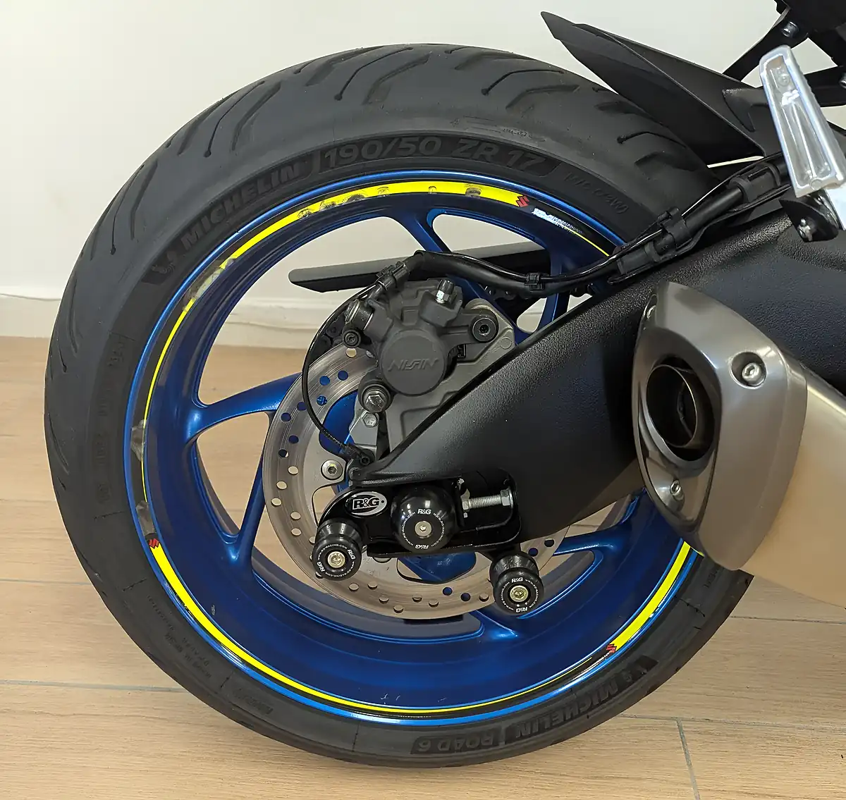 Used 2021 Suzuki GSX-S1000 Blue - Interior and Exterior details 12