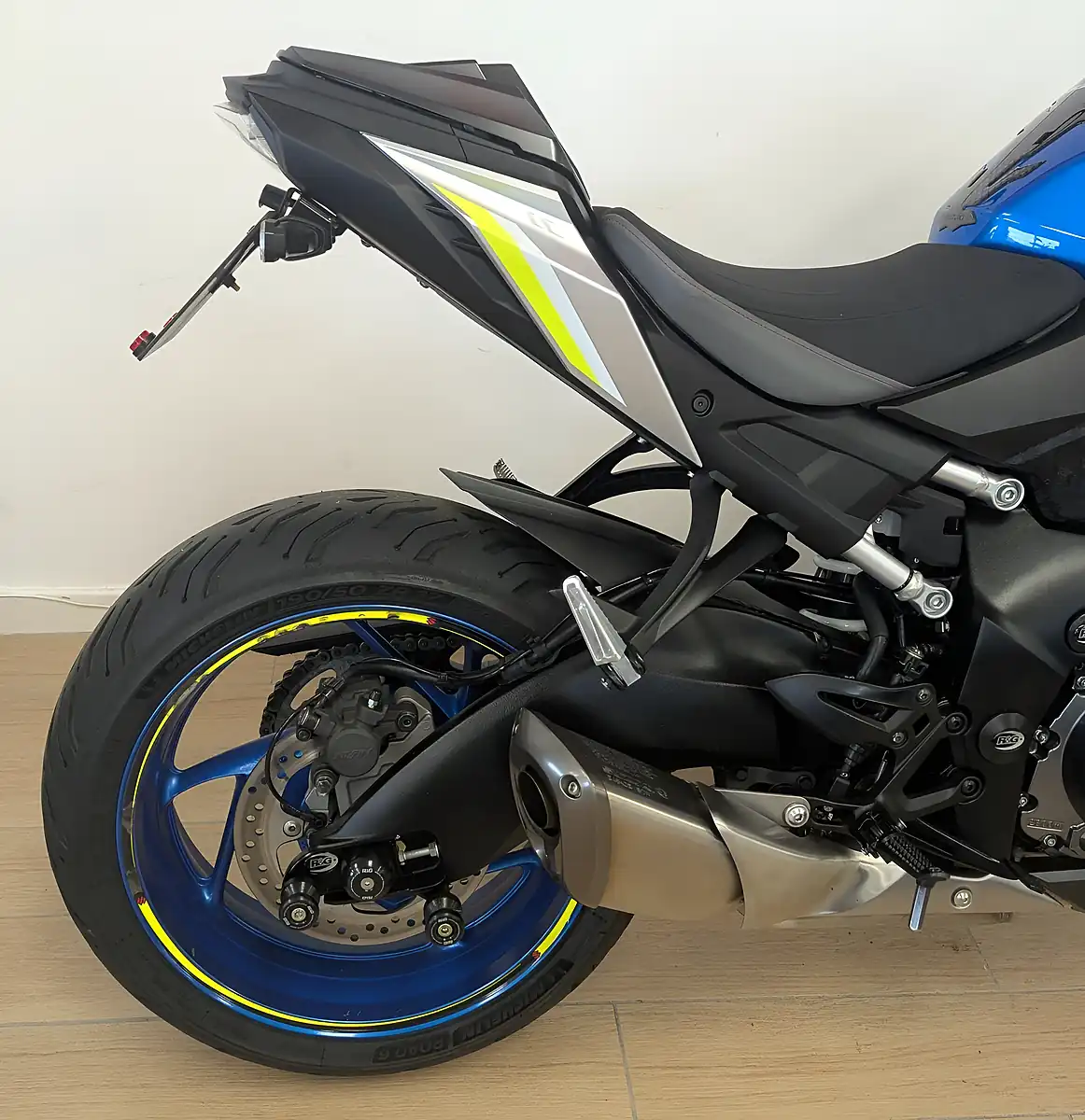Used 2021 Suzuki GSX-S1000 Blue - Interior and Exterior details 13