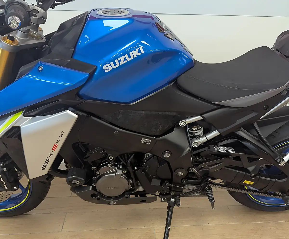 Used 2021 Suzuki GSX-S1000 Blue - Interior and Exterior details 19