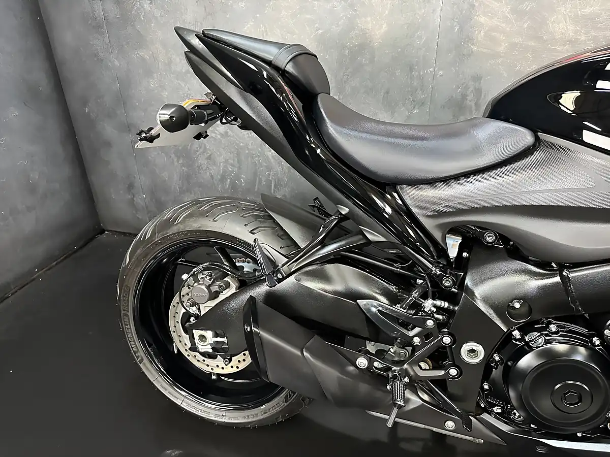 Used 2021 Suzuki GSX-S1000 F Black - Interior and Exterior details 7