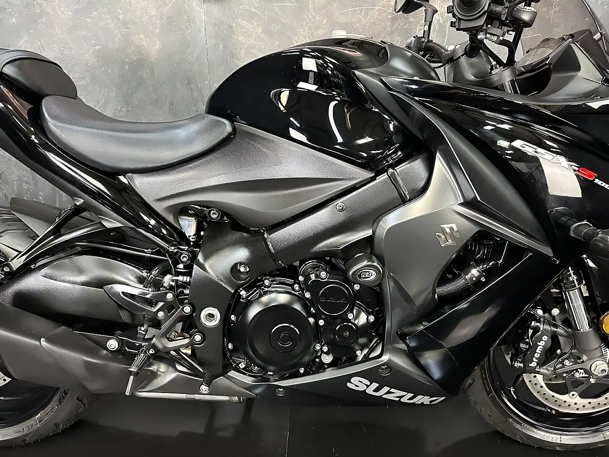 Used 2021 Suzuki GSX-S1000 F Black - Interior and Exterior details 8
