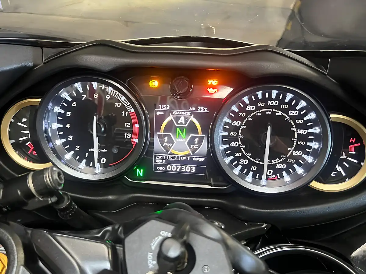 Used 2021 Suzuki GSX1300R Hayabusa Black - Interior and Exterior details 5