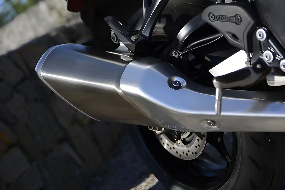 Used 2021 Suzuki GSX1300R Hayabusa Silver - Interior and Exterior details 11
