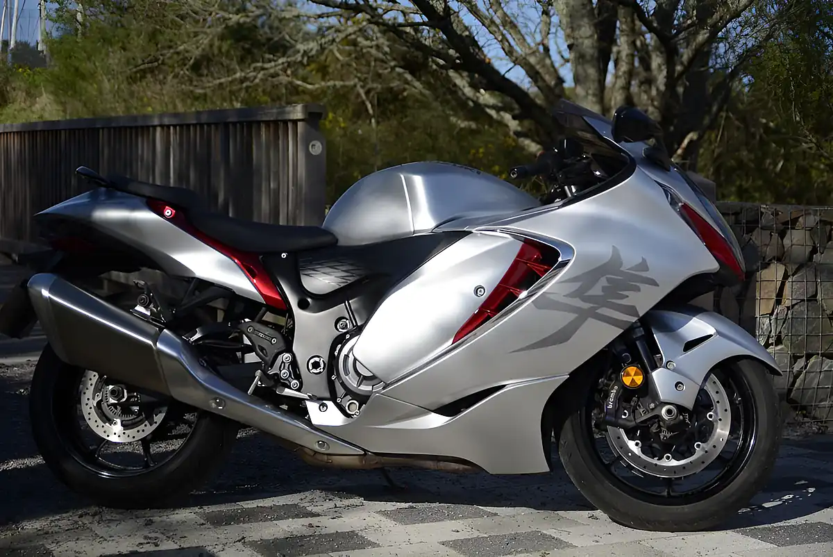 Used 2021 Suzuki GSX1300R Hayabusa Silver - Interior and Exterior details 2