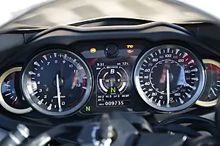 Used 2021 Suzuki GSX1300R Hayabusa Silver - Interior and Exterior details 6