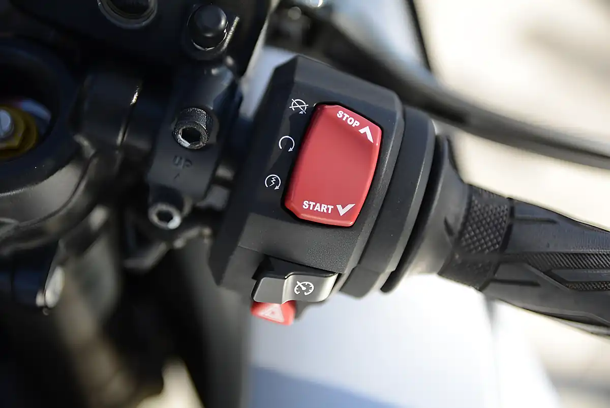 Used 2021 Suzuki GSX1300R Hayabusa Silver - Interior and Exterior details 8