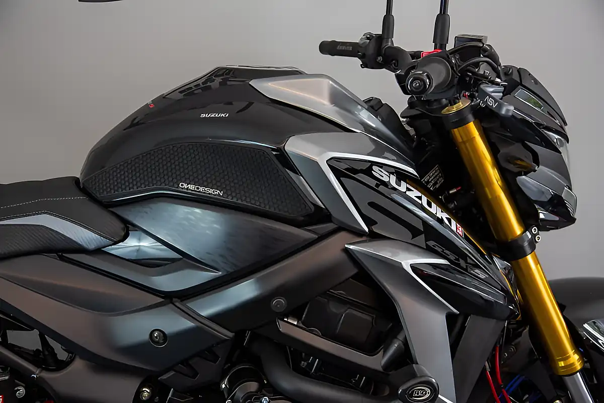 Used 2021 Suzuki Gsxs Black - Interior and Exterior details 15