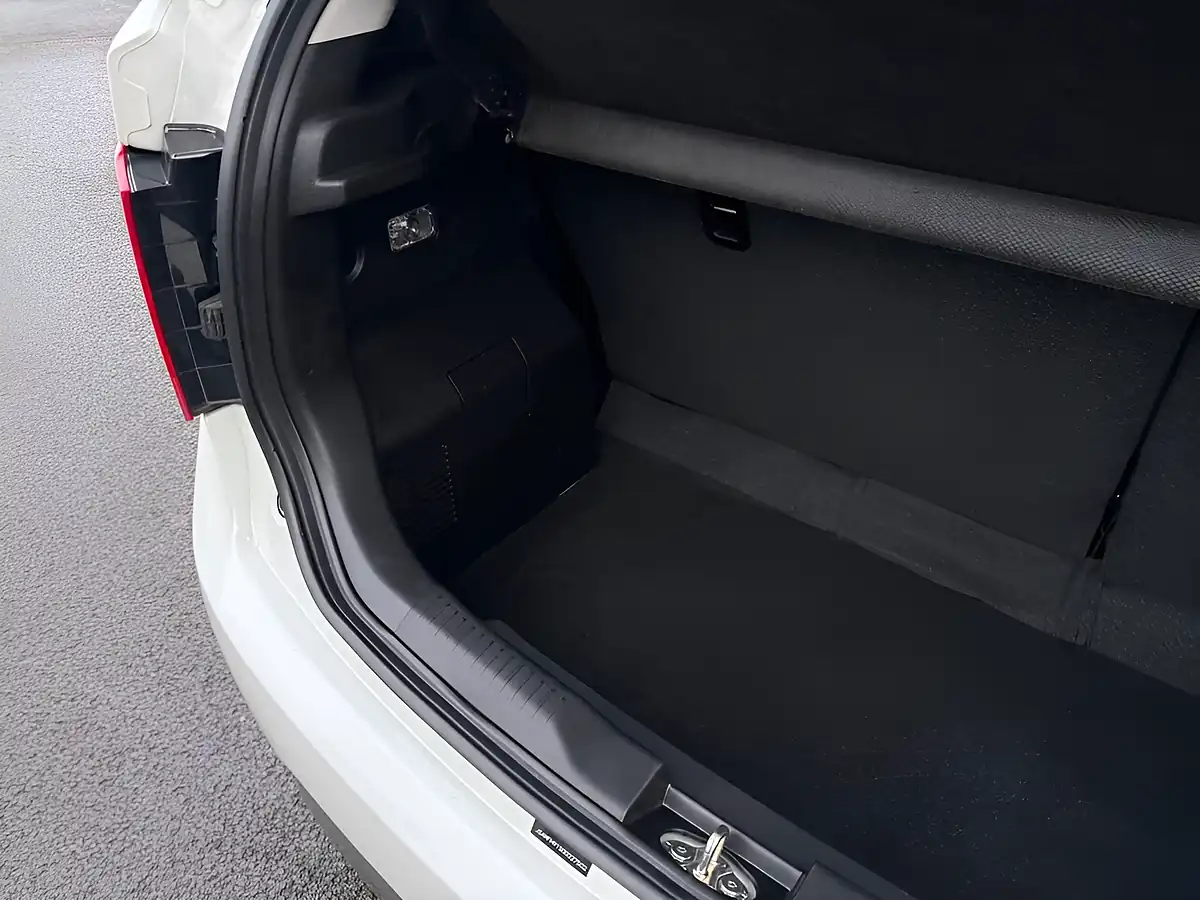 Used 2021 Suzuki Ignis SZ3 White - Interior and Exterior details 10