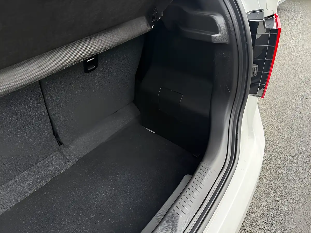 Used 2021 Suzuki Ignis SZ3 White - Interior and Exterior details 11