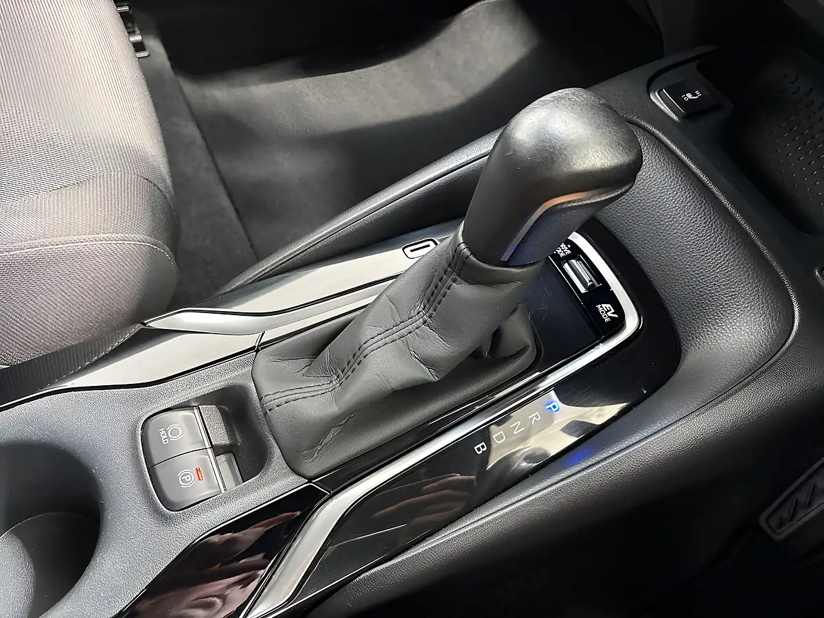 Used 2021 Suzuki Swace Sz-T White - Interior and Exterior details 11