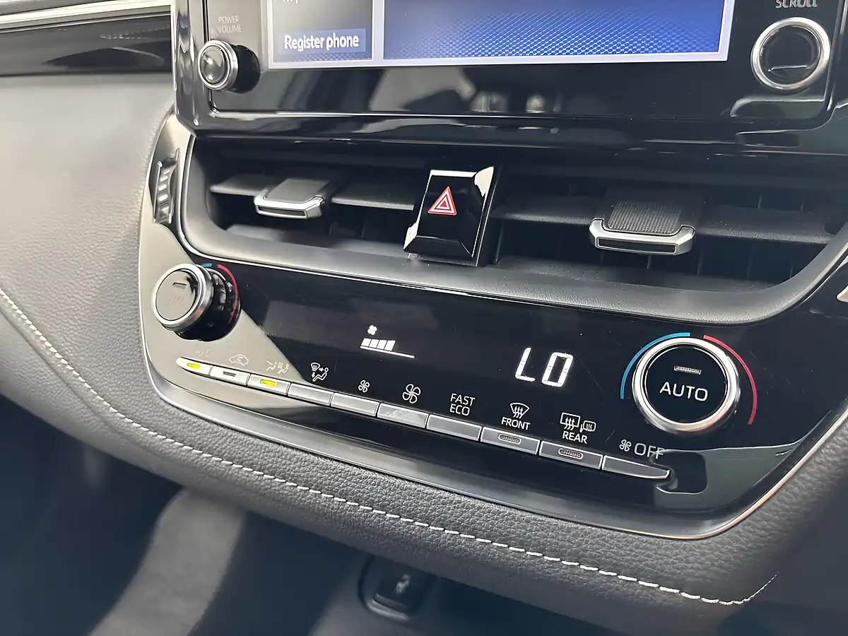 Used 2021 Suzuki Swace Sz-T White - Interior and Exterior details 12