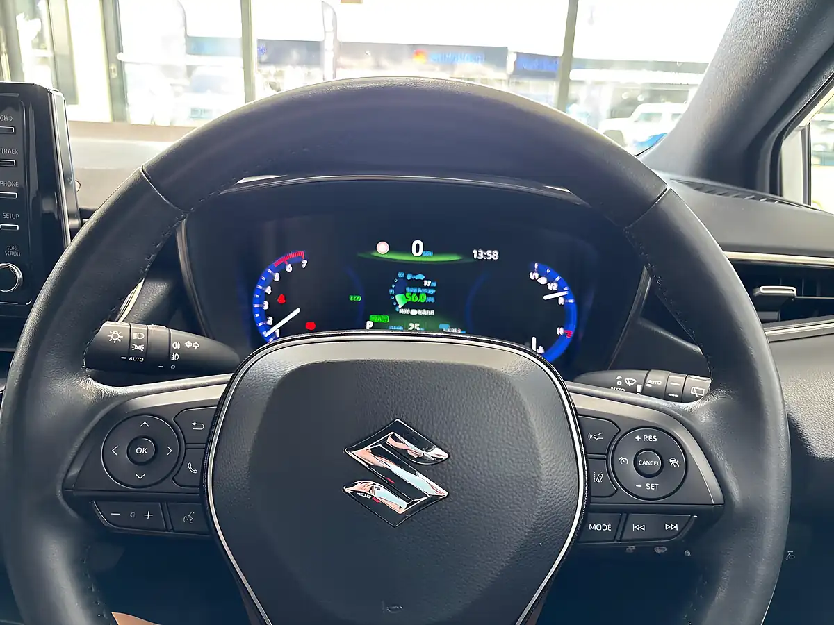 Used 2021 Suzuki Swace Sz-T White - Interior and Exterior details 17