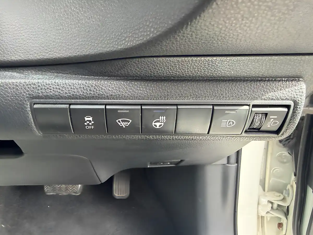 Used 2021 Suzuki Swace Sz-T White - Interior and Exterior details 16